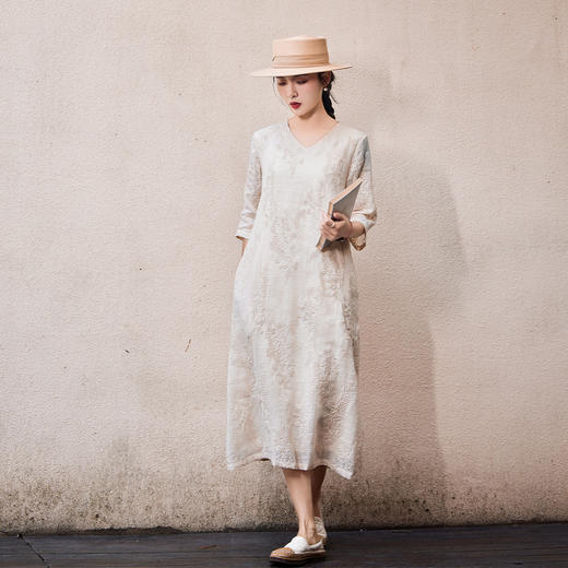 HM-S505春夏新款中式简约苎麻重工刺绣V领文艺七分袖淑女仙气A字连衣裙 商品图0