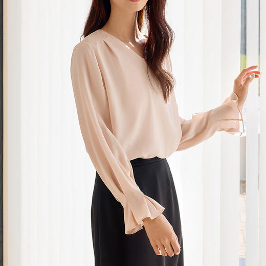 玳莎V领重磅真丝衬衣女士100%桑蚕丝宽松花瓣袖上衣2025新款春季  FA31312 商品图2