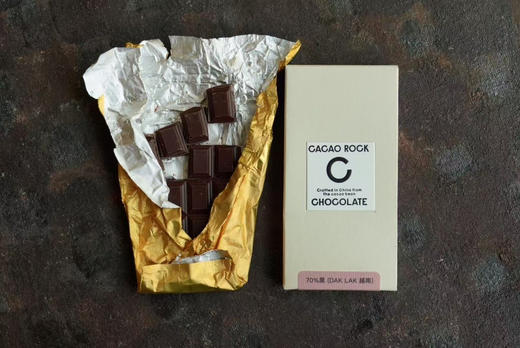 CACAOROCK可可石巧克力，情人节带给大家的是一套精品巧克力排块组合，共四款口味，由坦桑尼亚、越南、秘鲁的优质可可豆手工制做而成，非常健康且优雅。四种口味各一，25克×4 商品图1