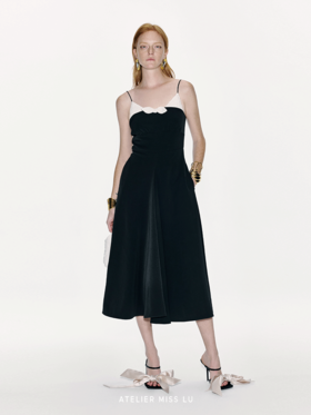 【米兰游记】泡泡肌理趣味拼接收腰吊带连衣裙