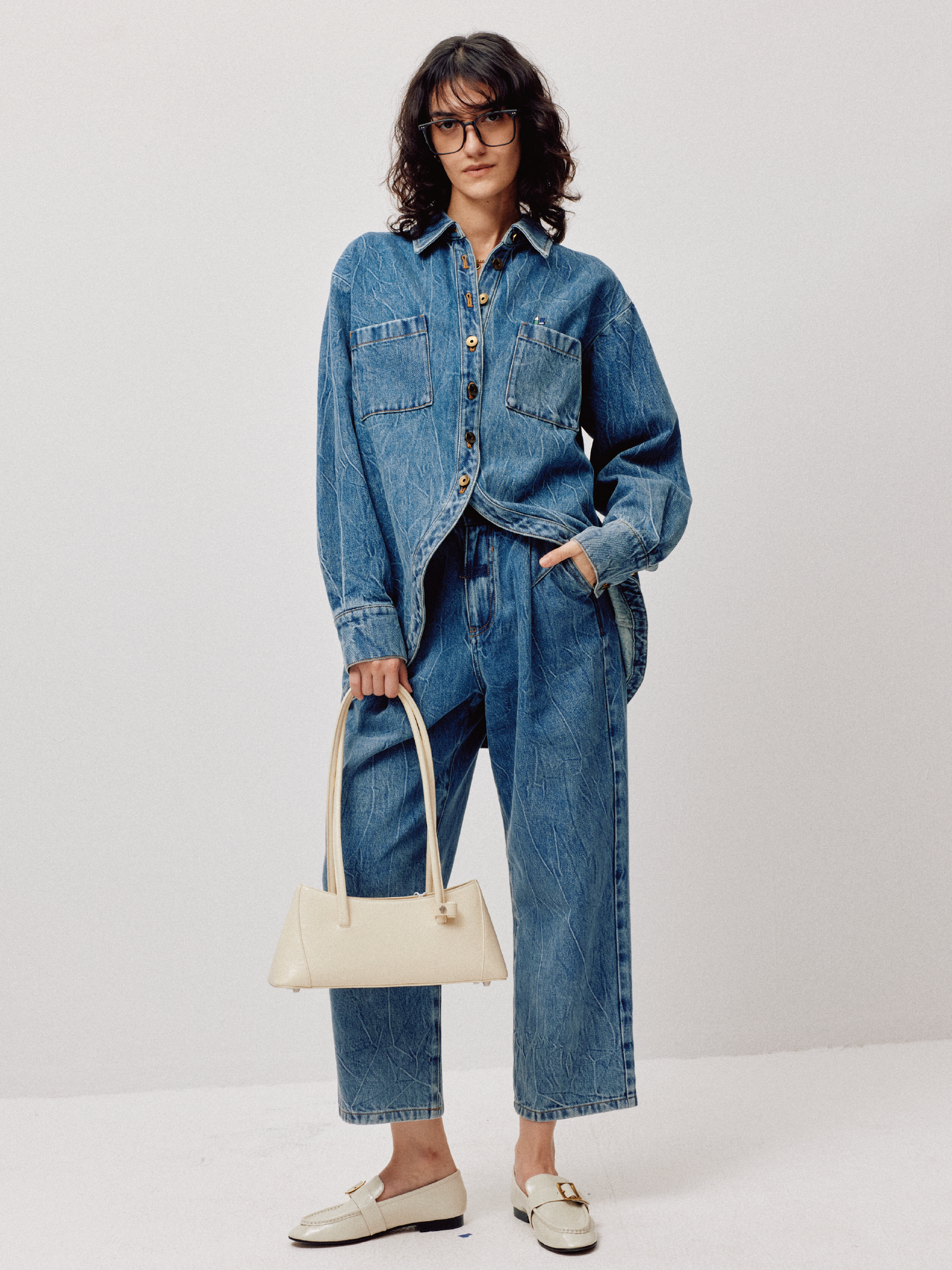 LIYIHAN漠野丨25春全棉牛仔衬衫弧形垂感刺绣弧形女上衣复古时尚