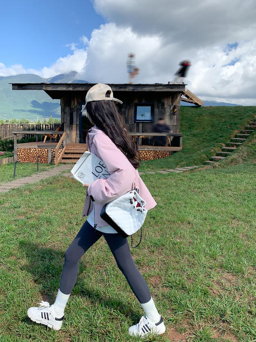 <曾小咸推荐>新品现货秒杀！卖完下架不再补 ！微信粉丝打折价！！白鸭绒保暖连帽羽绒服 日常629.99/件 立减270 秒杀359.99/件！！ 商品图5