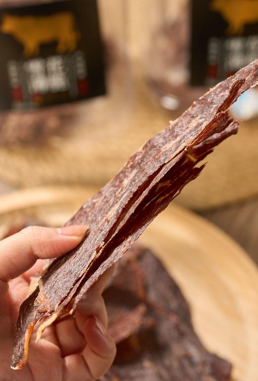 //【卤趣·雪花牛肉薄脆片】5斤牛肉出1斤雪花薄脆❗牛肉干真材实料！ ✅精选安格斯雪花牛肉，配料只有牛肉+盐 ✅1MM又薄又大片，鲜脆不柴 奶香味十足 ✅健康非油炸 低温慢烤12小时 商品图5