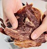 //【卤趣·雪花牛肉薄脆片】5斤牛肉出1斤雪花薄脆❗牛肉干真材实料！ ✅精选安格斯雪花牛肉，配料只有牛肉+盐 ✅1MM又薄又大片，鲜脆不柴 奶香味十足 ✅健康非油炸 低温慢烤12小时 商品缩略图4