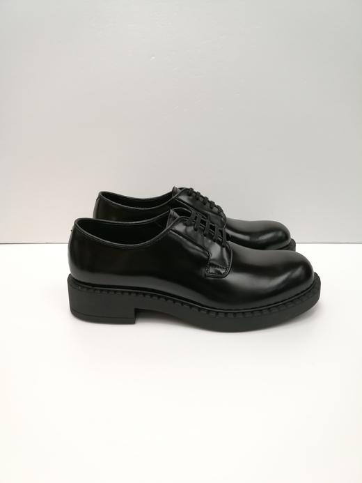 男款亮面皮革德比鞋 2EE381055-F0002 商品图1