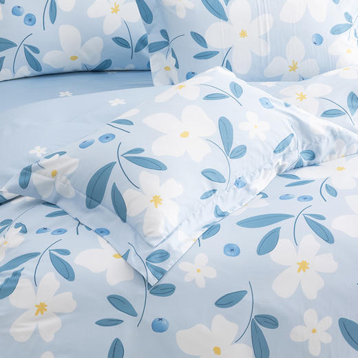 多喜爱 新疆棉斜纹四件套 栀子蓝莓 精美印花 纯洁白 天空蓝  斜纹织造 宽边枕套设计 商品图3