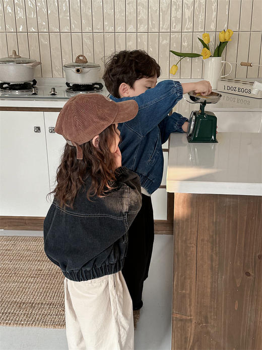 【简洁利落版型，率性潇洒~】2025儿童春季机车风 牛仔外套 男女宝宝百搭上衣 时髦夹克外套 男女同款-QQ 商品图2