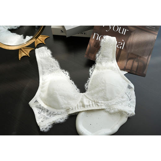 【3人成团更优惠】真丝内里 养肤润肤 花晨月夕文胸 丝滑透气 优雅美背 无钢圈可拆卸胸垫 性感舒适的内衣 商品图3
