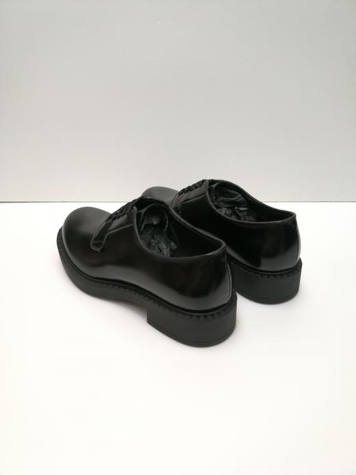 男款亮面皮革德比鞋 2EE381055-F0002 商品图2