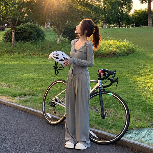 金蘑菇菇 元英欧尼 轻薄透气感 运动休闲套装 商品图1