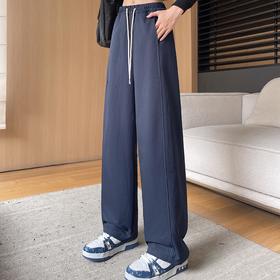 K.HIP 软软奶酪裤 568 朵拉棉面料，采用气流缸染技术，手感好；自然皱感处理，上身立体挺括，松紧腰设计