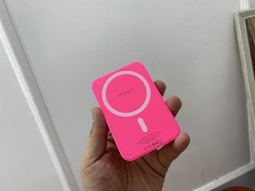 出口非洲订单 品牌MVMT  

裸装 磁吸背夹冲 颜值顶头 5000毫安容量

粉色和黄色两个颜色可以选择。手感无敌。 商品图6