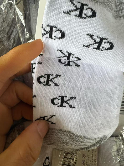 外贸原单正品Calvin Klein/CK男女款夏季浅口短袜，船袜。黑白两色，一卡三双。均码36-44
特价59两卡六双包邮 商品图12
