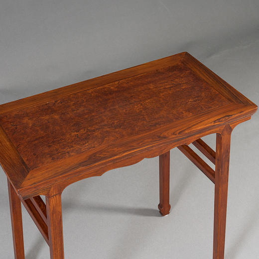 二十世纪 黄花梨镶瘿木插肩榫壸门牙板平头案 商品图3