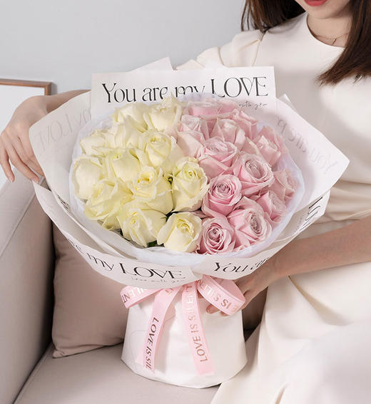 花艺师定制两两相依混搭玫瑰花束 商品图2