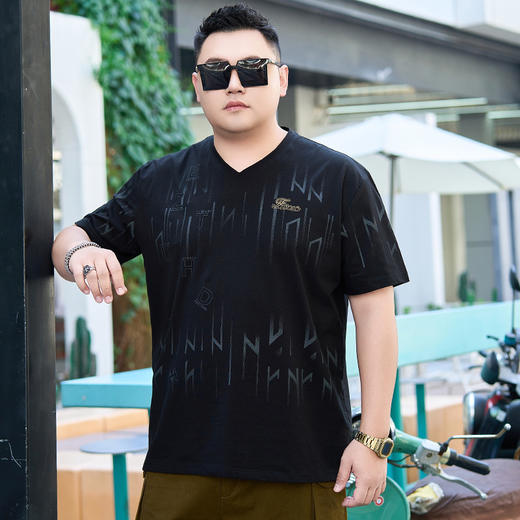 【纯棉】【DYG】大依优型大码纯棉V领短袖T恤加肥加大码休闲印花薄款短袖圆领t恤男装夏季 商品图3