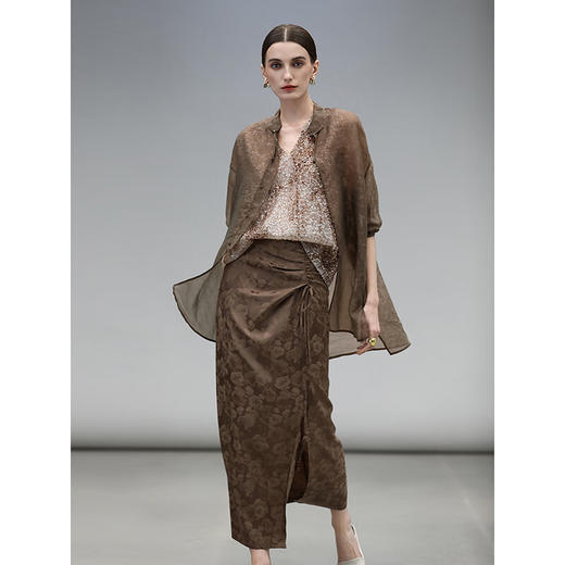 COCOBELLA奢感新国风暗纹提花丝光缎面垂坠丝滑半身裙HS7047 商品图1