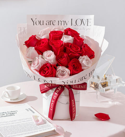 花艺师定制两两相依混搭玫瑰花束 商品图4