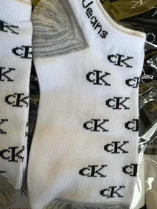 外贸原单正品Calvin Klein/CK男女款夏季浅口短袜，船袜。黑白两色，一卡三双。均码36-44
特价59两卡六双包邮 商品图8