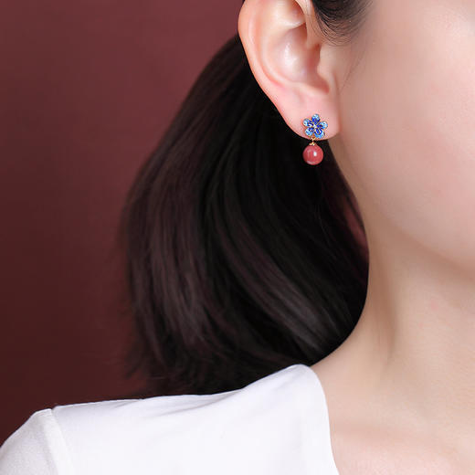 【梅有烦恼】S925银镀金帝王砂圆珠珐琅梅花耳钉【CW-ED03827】 商品图3