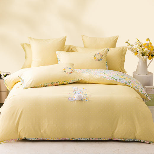 多喜爱 全精梳棉斜纹三/四件套 阳光小兔兔【精美刺绣】【礼盒包装】 精梳全棉 斜纹织造 双面设计 商品图2