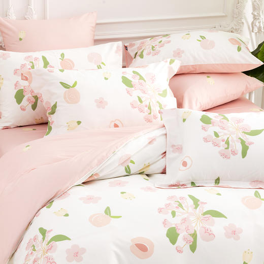 多喜爱 新疆棉斜纹四件套 桃桃乌龙 精美印花 纯洁白 桃花粉 斜纹织造 宽边枕套设计 商品图3