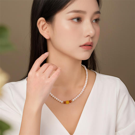 【新品首发】南红蜜蜡珍珠项链 18k金简约百搭银S925珍珠项链女士礼物MEMORA诗普琳ZNE03501（线上专供） 商品图1