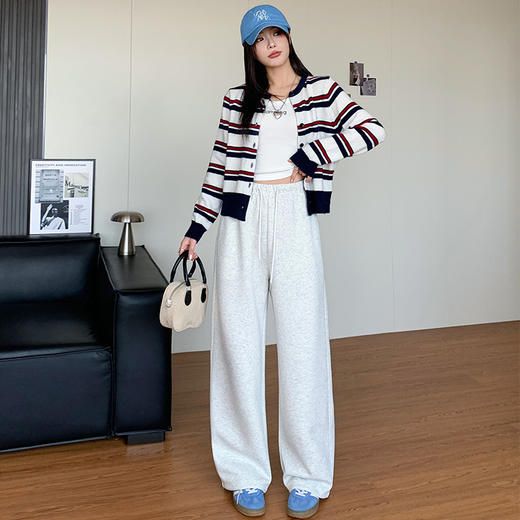 K.HIP 多巴胺王牌卫裤 2510 甄选定制细腻华棉；显高显瘦，慵懒松弛，经典百搭，造型感满满；元气多巴胺色系，束脚/直筒，一裤两穿，随意变化造型 商品图9