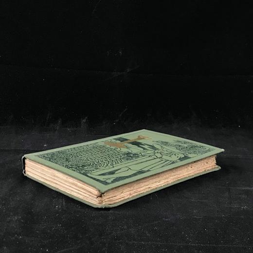 1898年 劳伦斯·豪斯曼《苜蓿地》 豪斯曼兄妹配多幅插图 漆布精装32开 商品图1