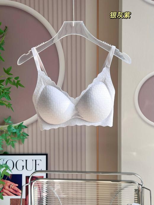 点此购买 华歌尔波浪边V领文胸 艾 309273 商品图2