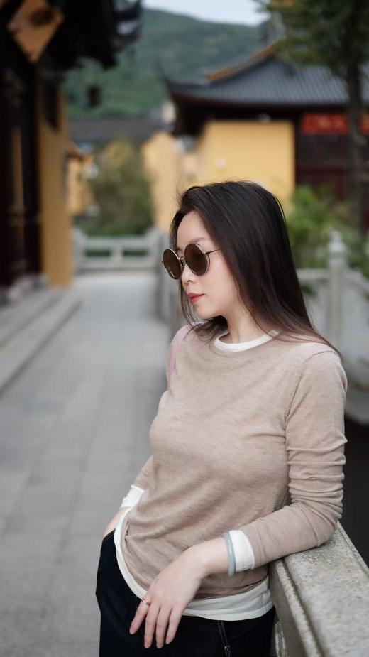 假两件拼色长袖空气针织T恤 秀场风心机拼色假两件空气衫 柔软有筋骨 贴身越穿越亲肤 宽松版型 下摆拼色边偏长 下摆包边+卷边双层织法 商品图3