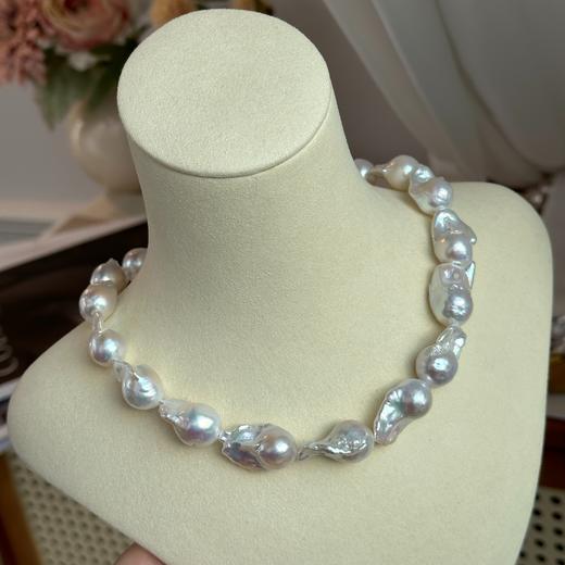 甄珠贝 大巴项链 约13mm chao油亮  永远的经典chic，滑皮，ji光，上身chao惊艳，有微瑕，完美主义者不适合这一款哦，但上身基本瑕疵可忽略，本身就是巴洛克风格我觉得可以放宽瑕疵度 商品图8