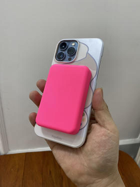 出口非洲订单 品牌MVMT  

裸装 磁吸背夹冲 颜值顶头 5000毫安容量

粉色和黄色两个颜色可以选择。手感无敌。