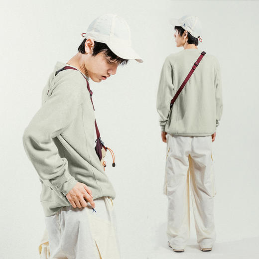 【十一破价福利】ACMEITEM 爱棵米 情侣运动卫衣春季女宽松圆领套头衫休闲户外上衣 GAG3310229A 商品图2