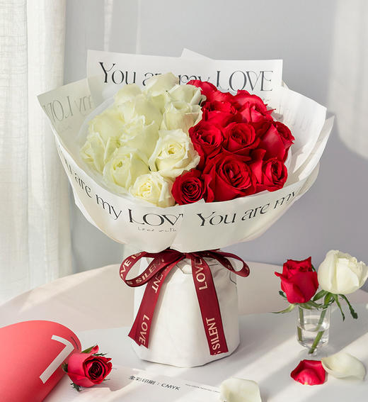 花艺师定制两两相依混搭玫瑰花束 商品图1