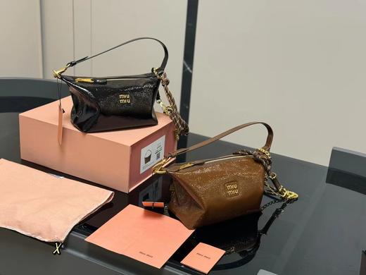 D021421伯爵驼色复古腋下包无论是手拎还是斜挎都轻松自如 商品图6