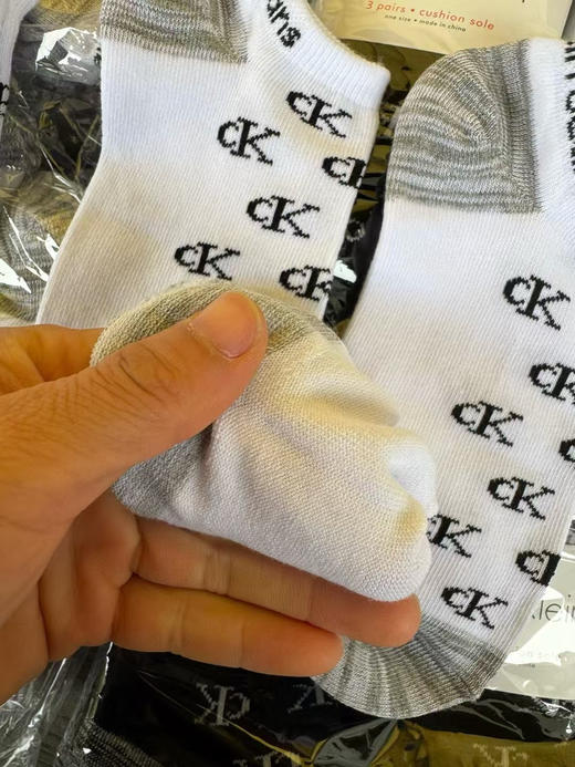 外贸原单正品Calvin Klein/CK男女款夏季浅口短袜，船袜。黑白两色，一卡三双。均码36-44
特价59两卡六双包邮 商品图10