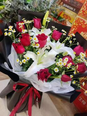 11只红玫瑰百合