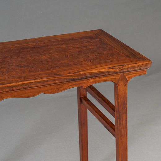 二十世纪 黄花梨镶瘿木插肩榫壸门牙板平头案 商品图2