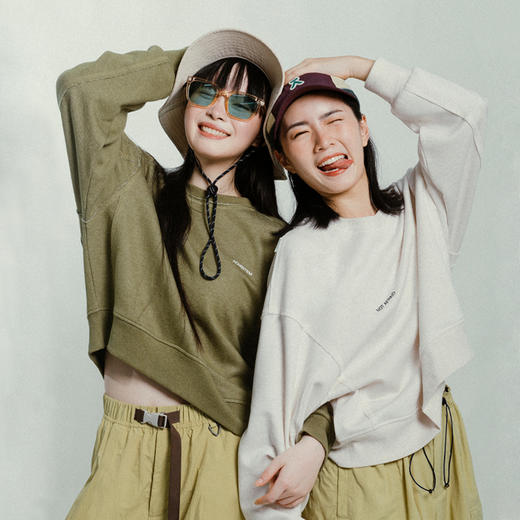 【十一降价福利】ACMEITEM 爱棵米 运动卫衣女圆领套头衫25春新款宽松休闲百搭上衣 GAG2310202A/GAG2310204A 商品图2