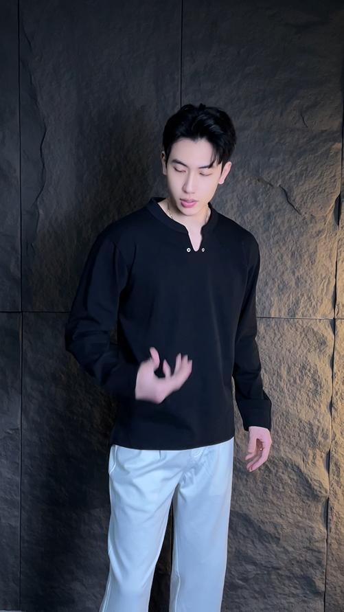 T2170早春新款时尚个性韩版纯色V领分割线长袖T恤简约潮流百搭套头上衣 商品图0