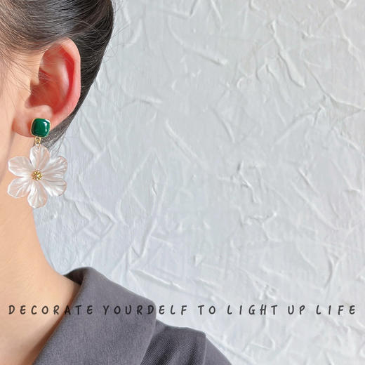 925银针镀14K亚克力花朵耳环 商品图1