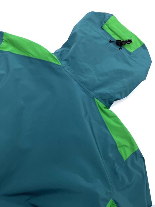 点此购买 始祖鸟春秋季男女款Lightwight硬壳冲锋衣 LL 309397 商品图11