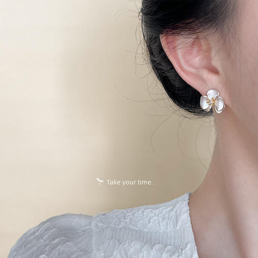 立体蝴蝶兰花朵镀14K新款耳钉 商品图1