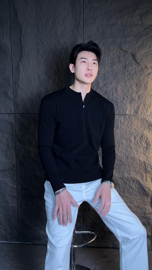 T2183秋冬季新款时尚个性韩版纯色纽扣小V领长袖T恤百搭情侣套头上衣 商品图0