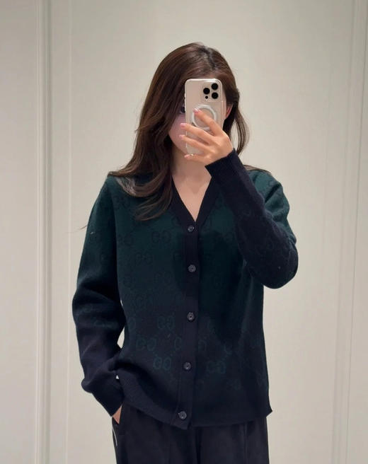 GUCCI 满印渐变字母开衫 商品图2