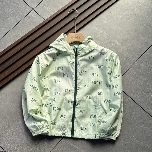 高性价比！品牌单整单撤柜 线下299！2025儿童轻薄连帽防晒男女皮肤衣！ 商品图1