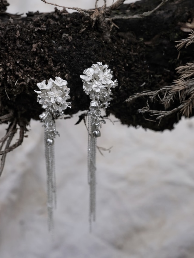 Fireflies 瀑布捧花耳饰