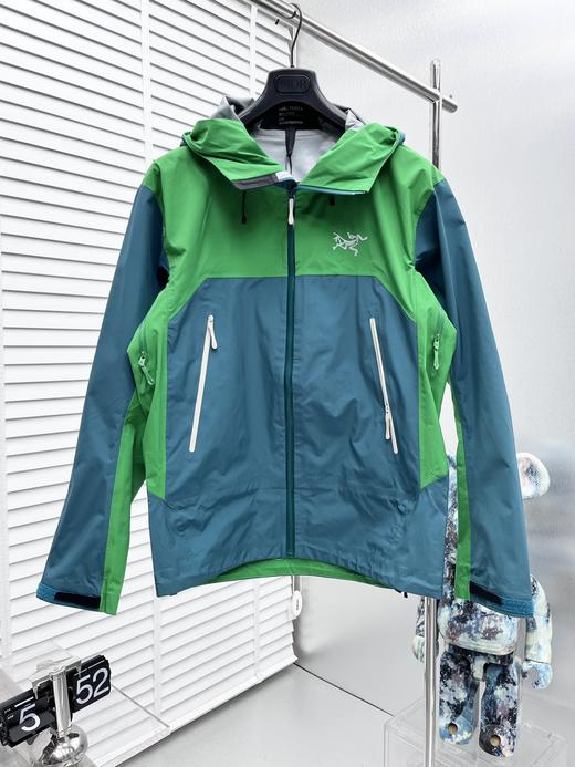 点此购买 始祖鸟春秋季男女款Lightwight硬壳冲锋衣 LL 309397 商品图0