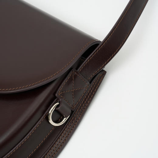 ROMI STUDIO“复古优雅”羊京绒拼头层牛皮单肩马鞍包 RW24LP30417【发货时效25天】 商品图5